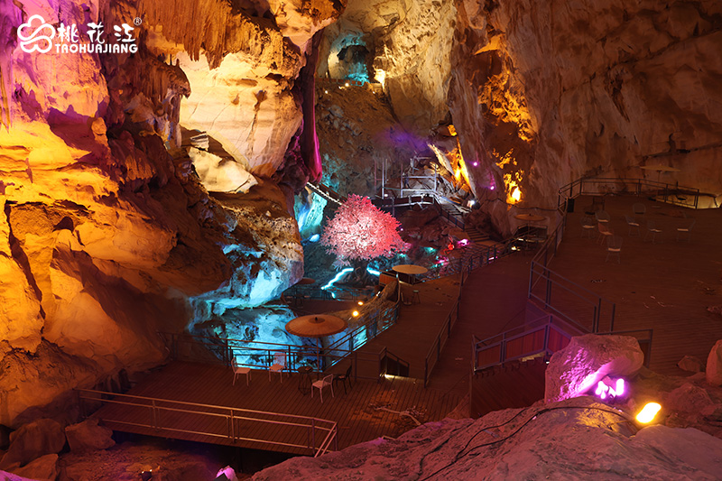 溶洞內(nèi)的桃花江竹木地板 溶洞內(nèi)的桃花江竹木地板