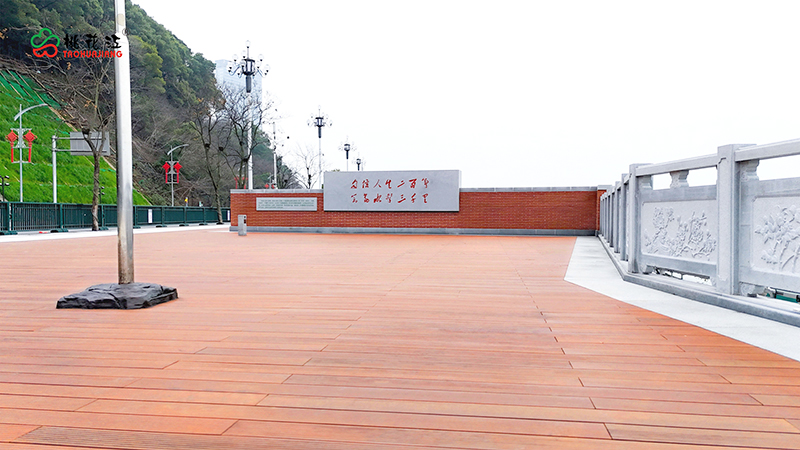 恰同學(xué)少年廣場(chǎng) 恰同學(xué)少年廣場(chǎng)