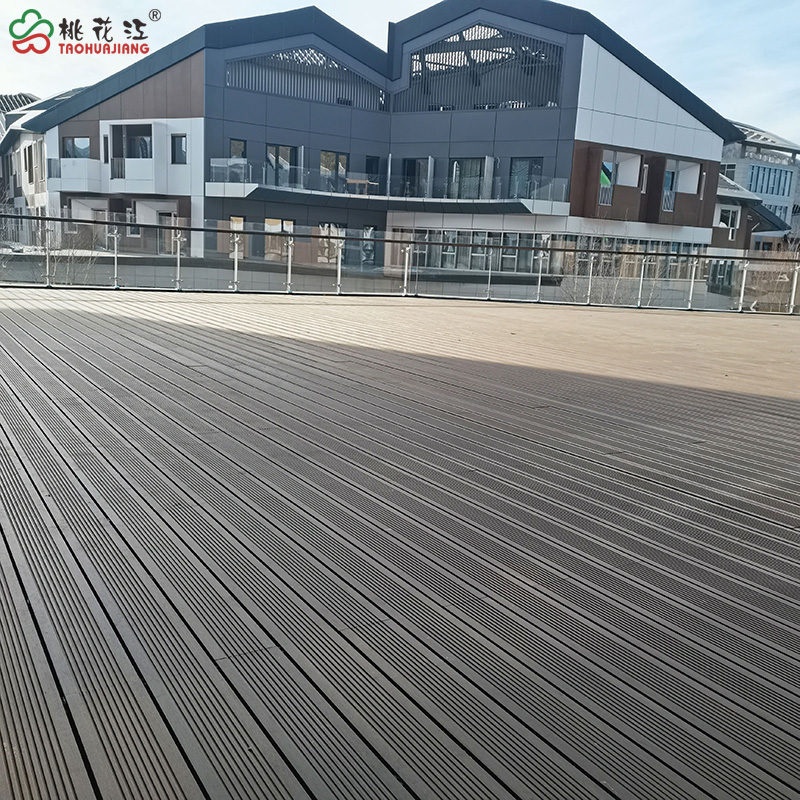 平臺(tái)上的竹木地板