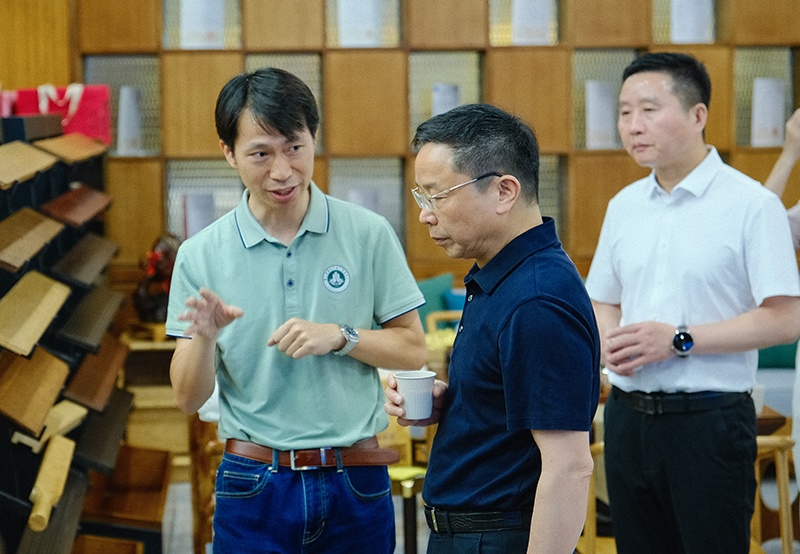 湖南省林業(yè)局黨組書記、局長吳劍波一行了解竹產品相關情況 湖南省林業(yè)局黨組書記、局長吳劍波一行了解竹產品相關情況