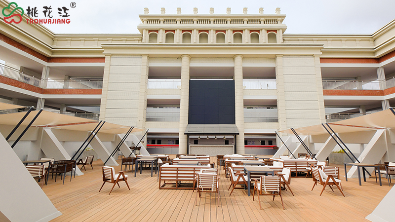 美紋超然竹板鋪裝的平臺(tái) 美紋超然竹板鋪裝的平臺(tái)