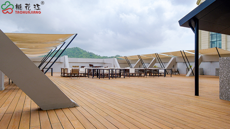 美紋超然竹板鋪裝的平臺(tái) 美紋超然竹板鋪裝的平臺(tái)