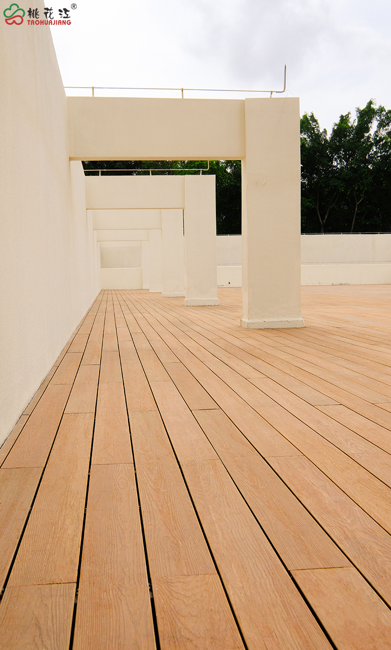 美紋超然竹板鋪裝的平臺(tái) 美紋超然竹板鋪裝的平臺(tái)